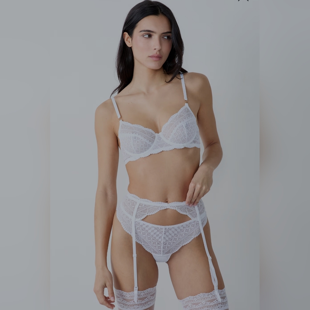ETAN BNWT Lace Garter W/Clips - White - L
